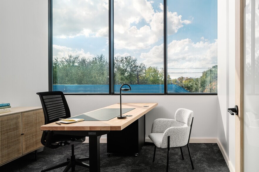 More Photos Of 2132 Bissonnet St, Houston Office For Lease