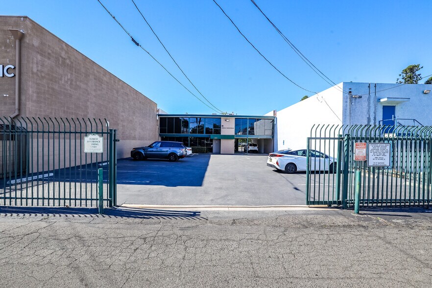 More Photos Of 1905 N Main St, Santa Ana Office For Lease
