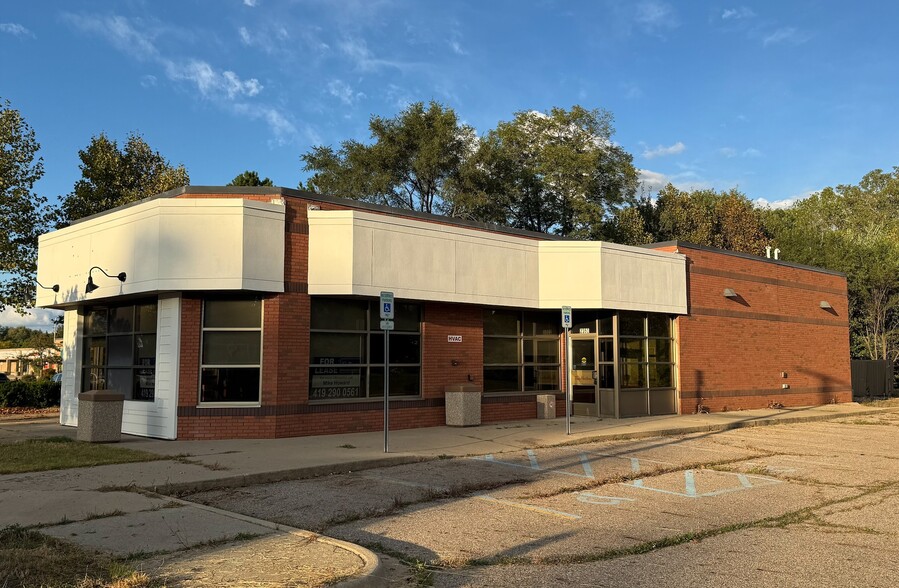 Primary Photo Of 2350 Cedar St, Holt Fast Food For Lease