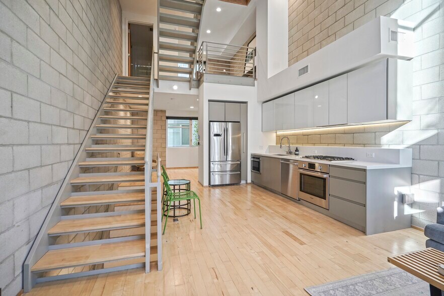 More Photos Of 3450 Cahuenga Blvd W, Los Angeles Office Residential For Lease