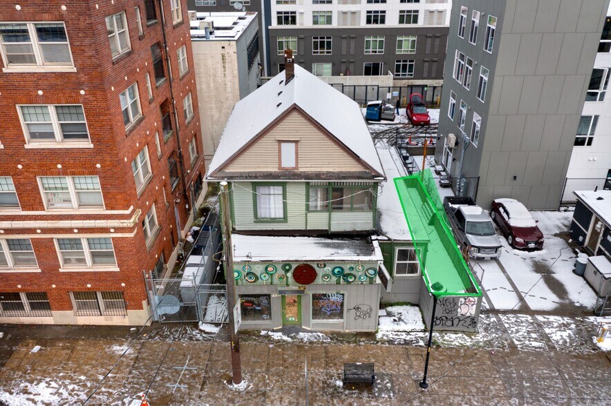 Primary Photo Of 916 E John St, Seattle Storefront Retail Residential For Lease