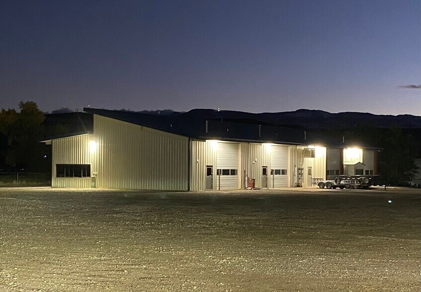 More Photos Of 28487 US 6, Rifle Warehouse For Lease