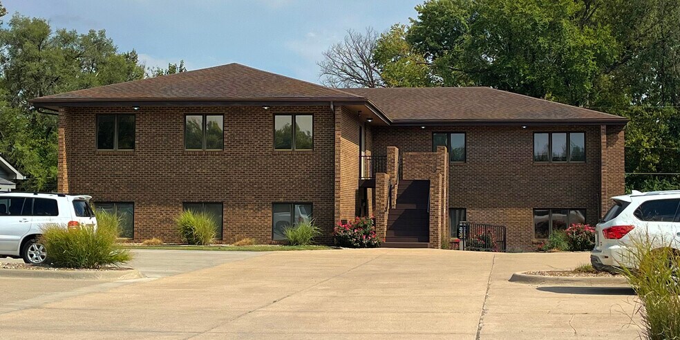 More Photos Of 2708 NW Topeka Blvd, Topeka Office For Lease