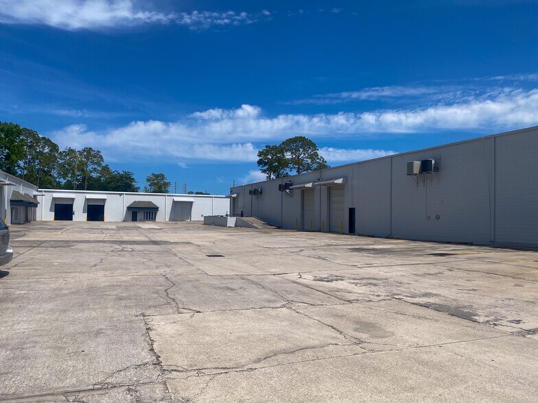 More Photos Of 4949 Sunbeam Rd, Jacksonville Unknown For Lease