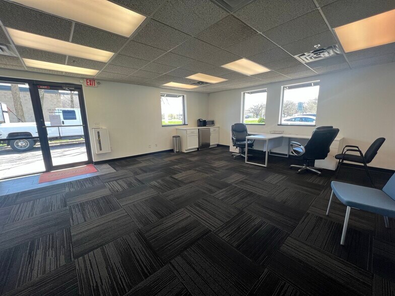 More Photos Of 9240 NE Baltimore St, Blaine Warehouse For Lease