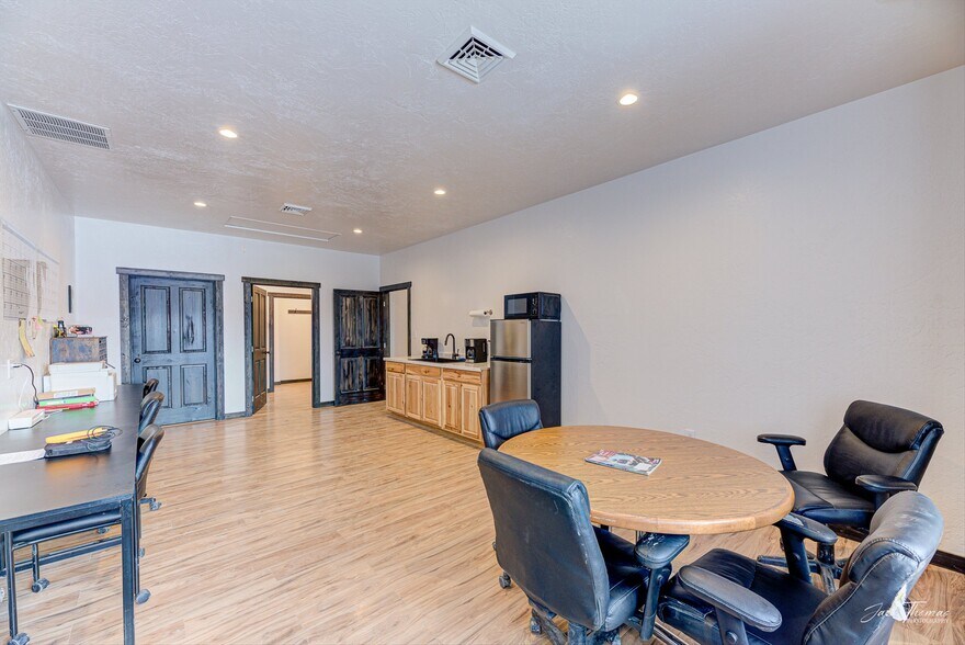 More Photos Of 4775 York Rd, Helena Light Distribution For Sale