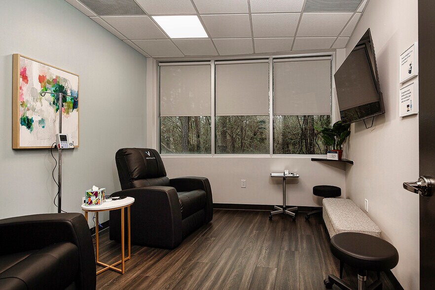 More Photos Of 114 Vision Park Blvd, Shenandoah Office For Sale