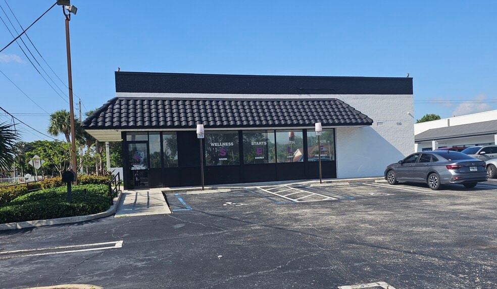 Primary Photo Of 700 W Boynton Beach Blvd, Boynton Beach Restaurant For Lease