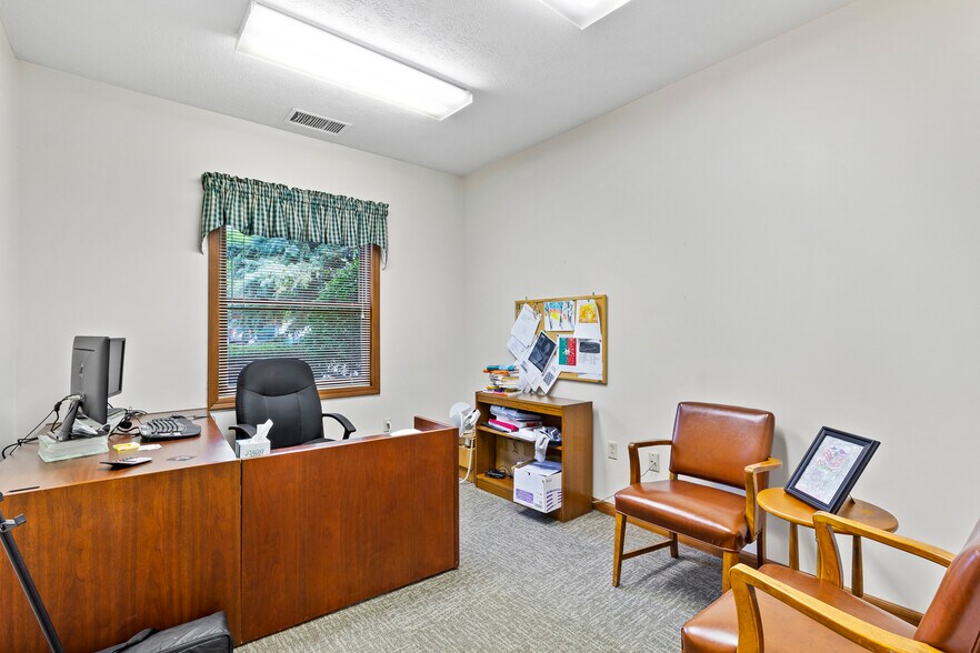 More Photos Of 1542 E Greyhound Pass, Carmel Medical For Lease