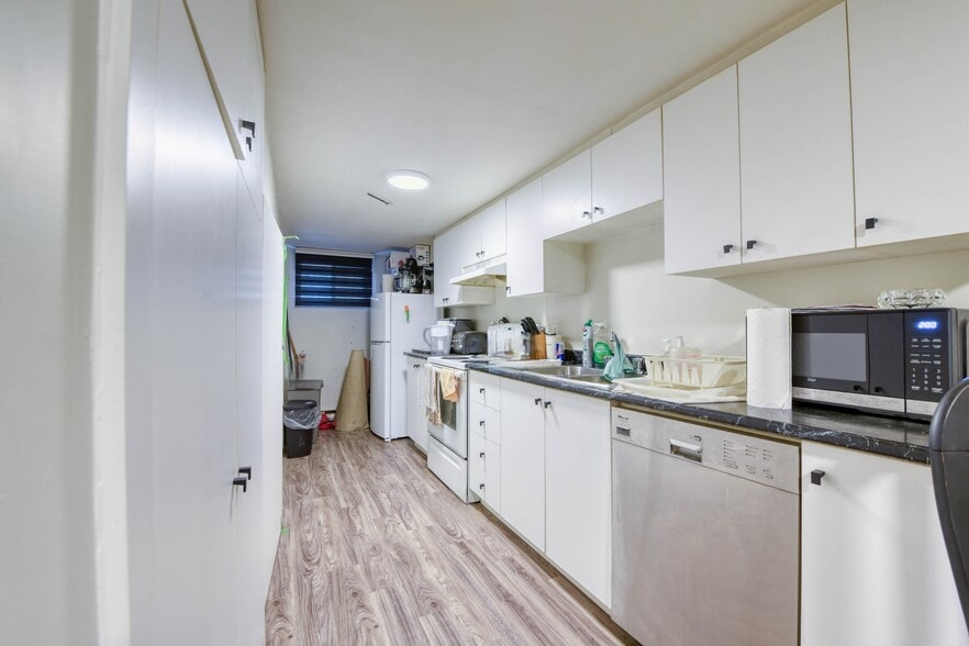 More Photos Of 2710 Rue Sherbrooke E, Montréal Apartments For Sale