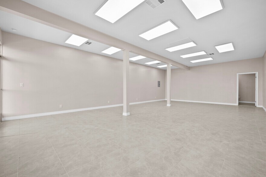 More Photos Of 13416 Van Nuys Blvd, Pacoima Storefront Retail Residential For Lease