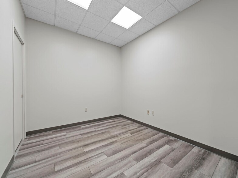 More Photos Of 731-745 Shotgun Rd, Sunrise Light Manufacturing For Sale