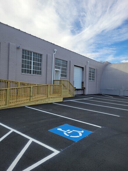 More Photos Of 815 Dinwiddie Ave, Richmond Warehouse For Lease