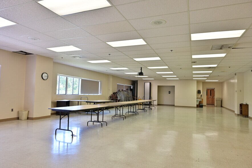 More Photos Of 128 River Bend Dr, Sevierville Manufacturing For Lease