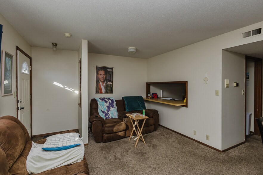 More Photos Of 3007 Sierra Pky, Hutchinson Apartments For Sale