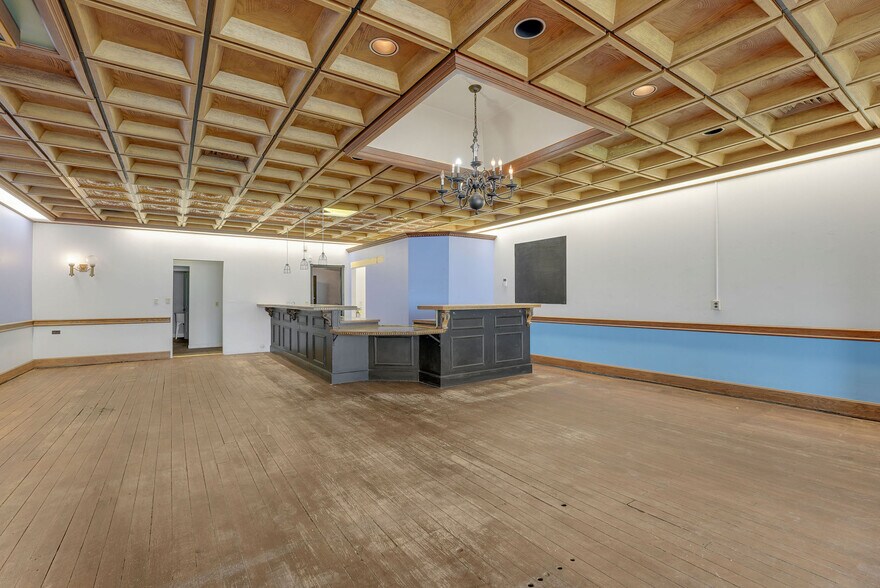 More Photos Of 154 Main St, Painesville General Retail For Lease