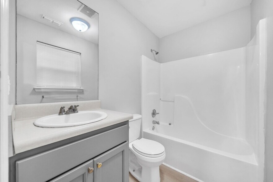 More Photos Of 300 Stonehaven Cir, Cartersville Apartments For Sale