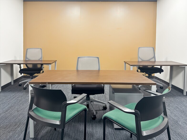 More Photos Of 201 St. Charles Ave, New Orleans Coworking Space