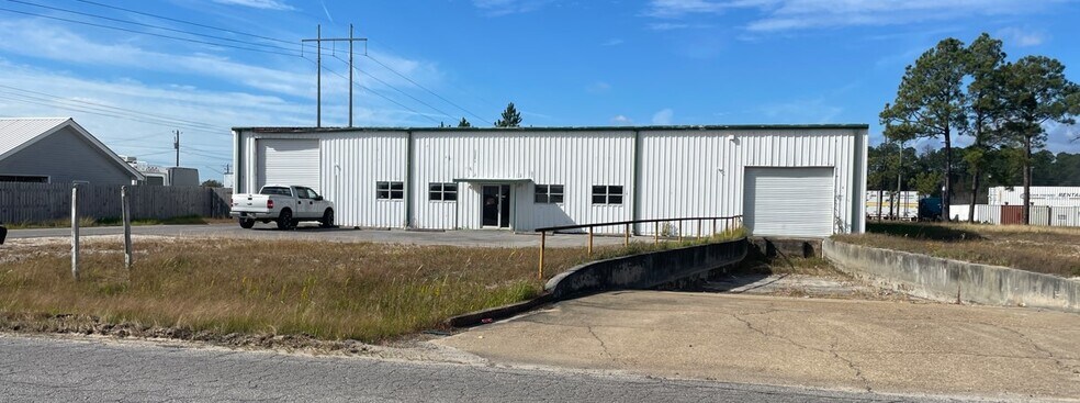 More Photos Of 15005 Fastway Ln, Gulfport Industrial For Lease