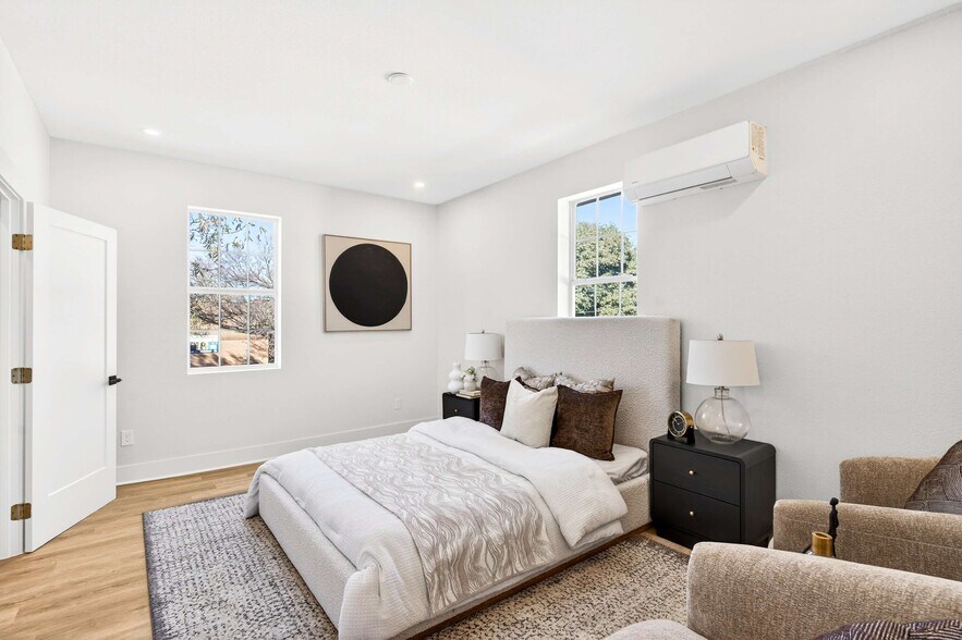 More Photos Of 439 W 9th St, Dallas Apartments For Sale