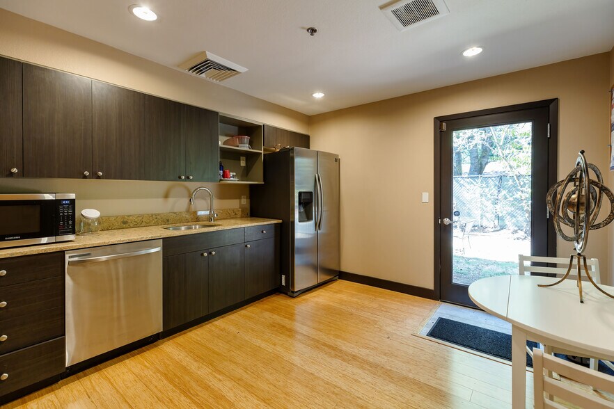 More Photos Of 4309 SW Oakridge Rd, Lake Oswego Medical For Sale