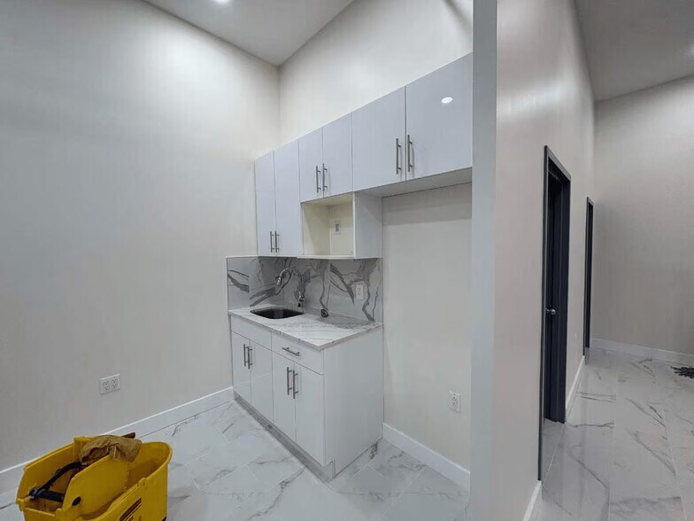 More Photos Of 224 Fifth Ave, New York Loft Creative Space For Lease