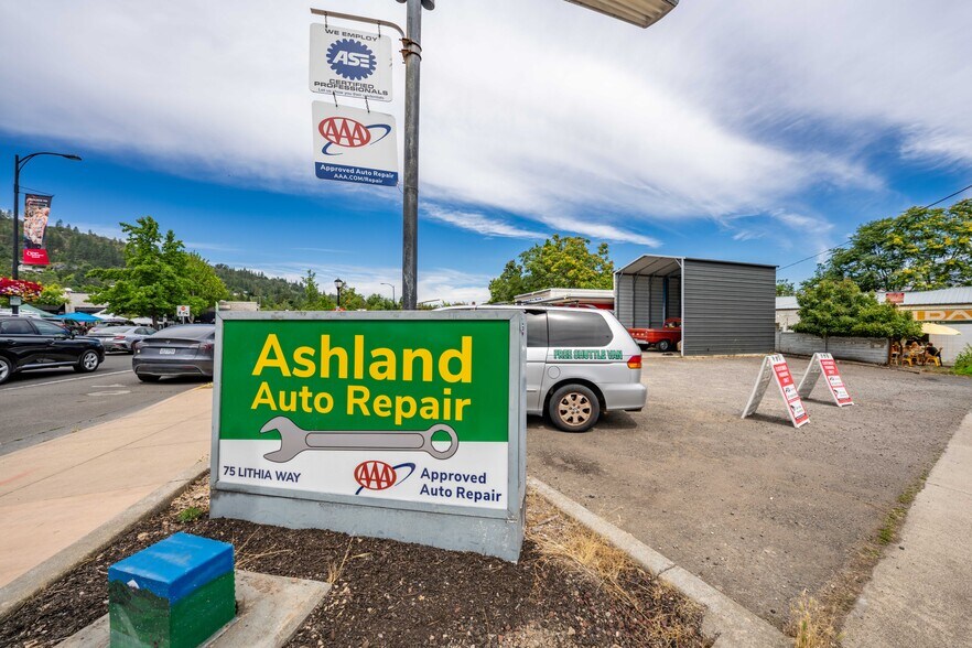 More Photos Of 75 Lithia Way, Ashland Service Station For Sale