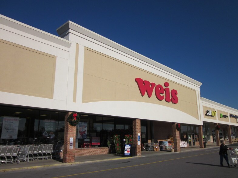 More Photos Of 901 E Main St, Palmyra Unknown For Lease