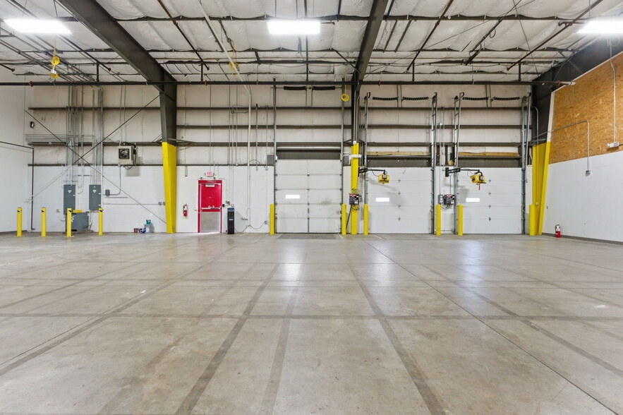 More Photos Of 324 Industrial Park Rd, Franklin Manufacturing For Lease