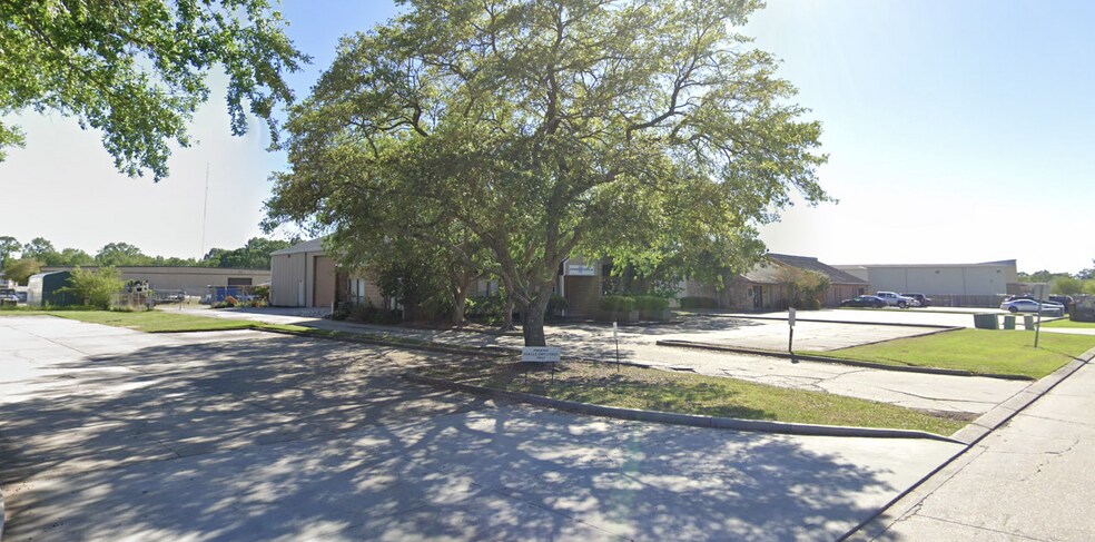 More Photos Of 11638 Sunbelt Ct, Baton Rouge Light Distribution For Lease