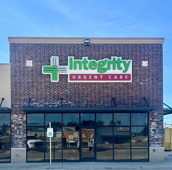 More Photos Of 2821 Highway 31, Tyler Storefront For Lease