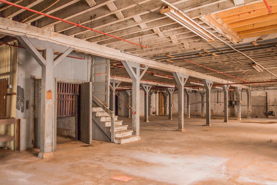 More Photos Of 115 W Clark St, Quincy Warehouse For Sale