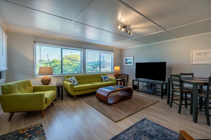 More Photos Of 940 Oregon Ave SE, Bandon Hospitality For Sale
