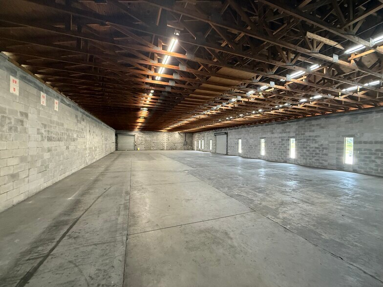 More Photos Of 9610 Harney Rd, Thonotosassa Warehouse For Sale