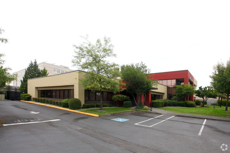 More Photos Of 555 W Smith St, Kent Office For Sale