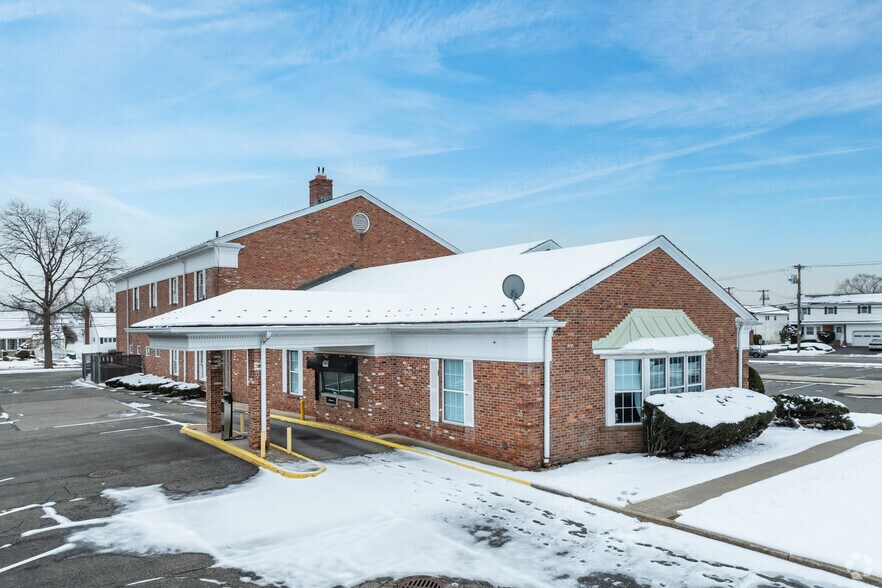 More Photos Of 195 Merritts Rd, Farmingdale Office For Lease