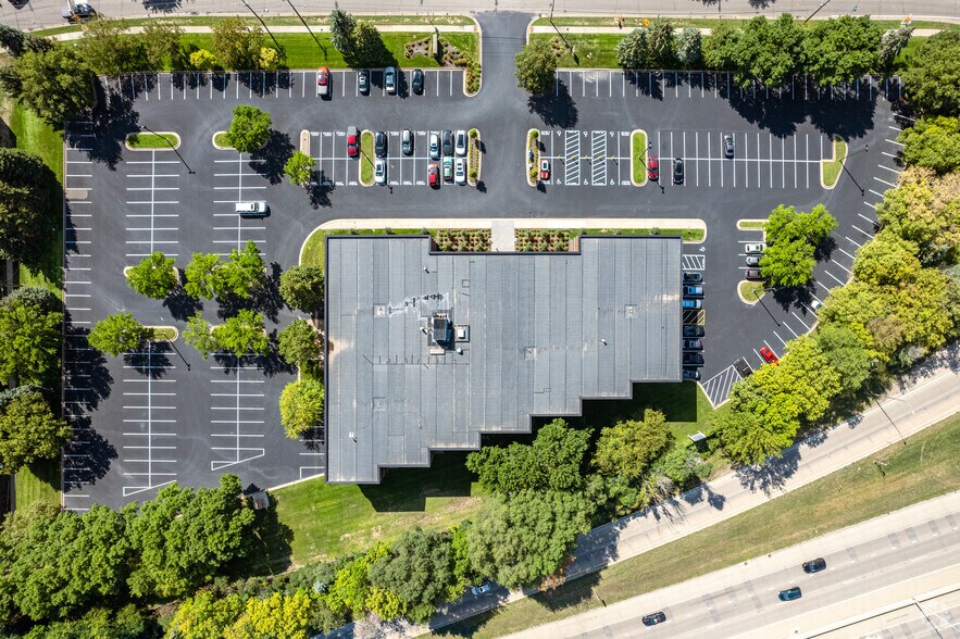 More Photos Of 900 Long Lake Rd, New Brighton Office For Sale