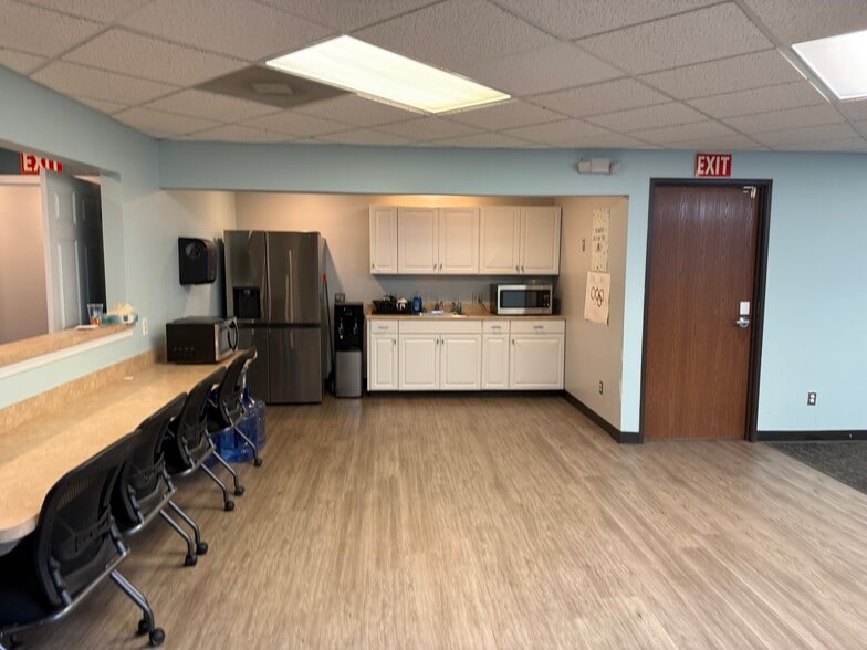 More Photos Of 8285 S Saginaw St, Grand Blanc Office For Lease