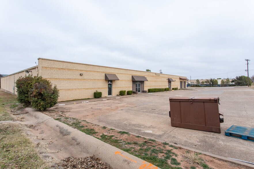 More Photos Of 2200 5th St, Wichita Falls Warehouse For Sale