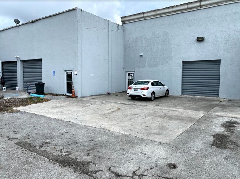 More Photos Of 5900 Stirling Rd, Hollywood Warehouse For Lease