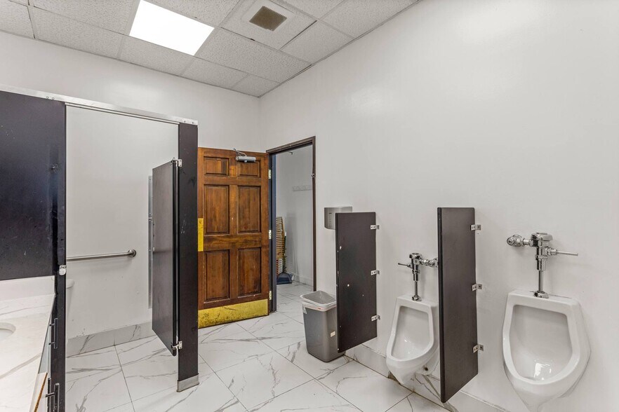 More Photos Of 17355 Allen Rd, Melvindale Freestanding For Sale