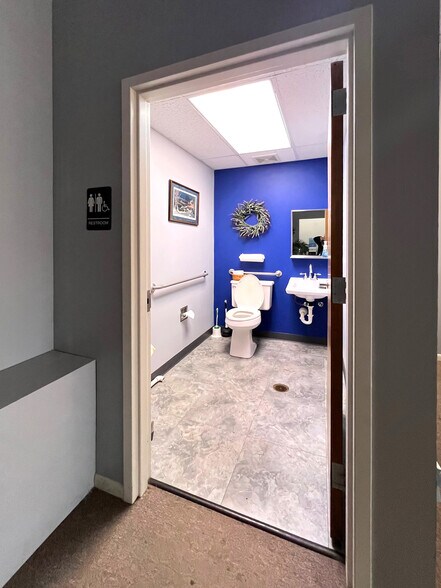 More Photos Of 1825-1833 Larkin Ave, Elgin Unknown For Lease