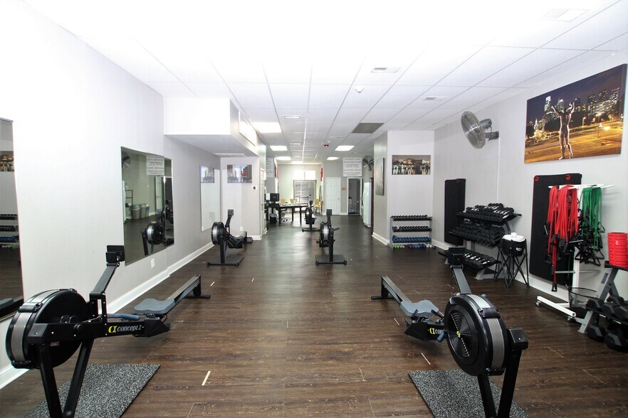 More Photos Of 2006 Chestnut St, Philadelphia Storefront Retail Office For Lease