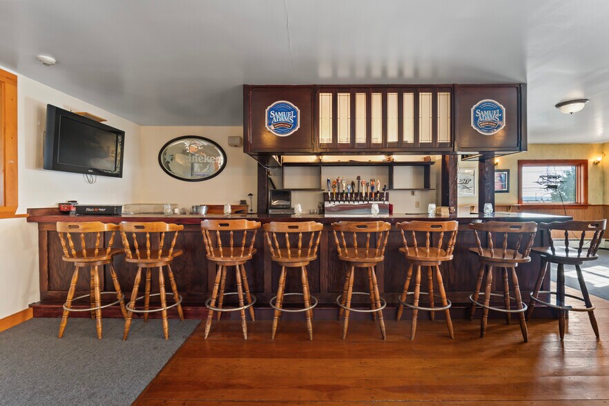 More Photos Of 52 Post Rd, Wells Restaurant For Sale