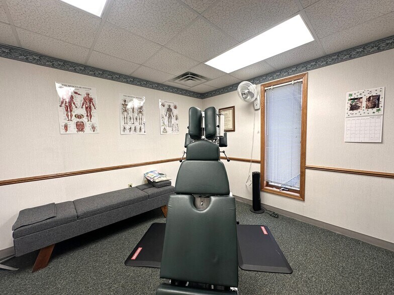 More Photos Of 220 SW 5th St, Woodhull Medical For Sale