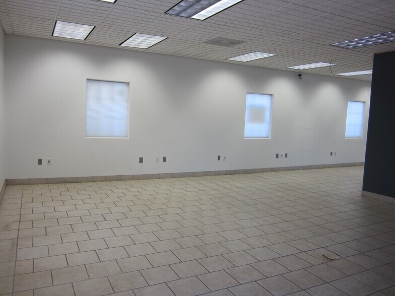 More Photos Of 1425 Universal City Blvd, Universal City Office For Lease