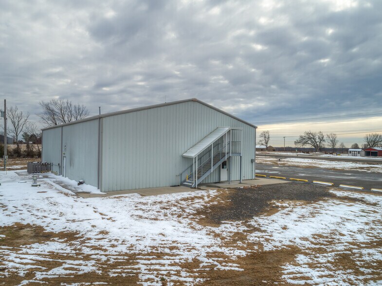 More Photos Of 26243 State Highway 51, Wagoner Medical For Sale