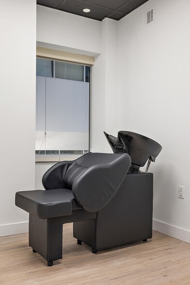 More Photos Of 801-803 W Big Beaver Rd, Troy Office For Lease