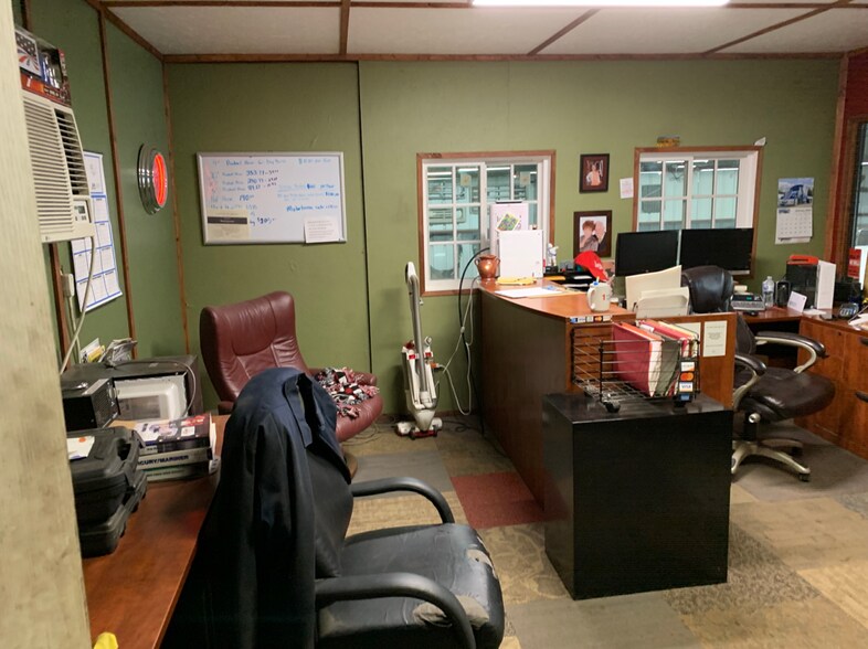 More Photos Of 15844 State Highway 31 W, Tyler Truck Terminal For Lease