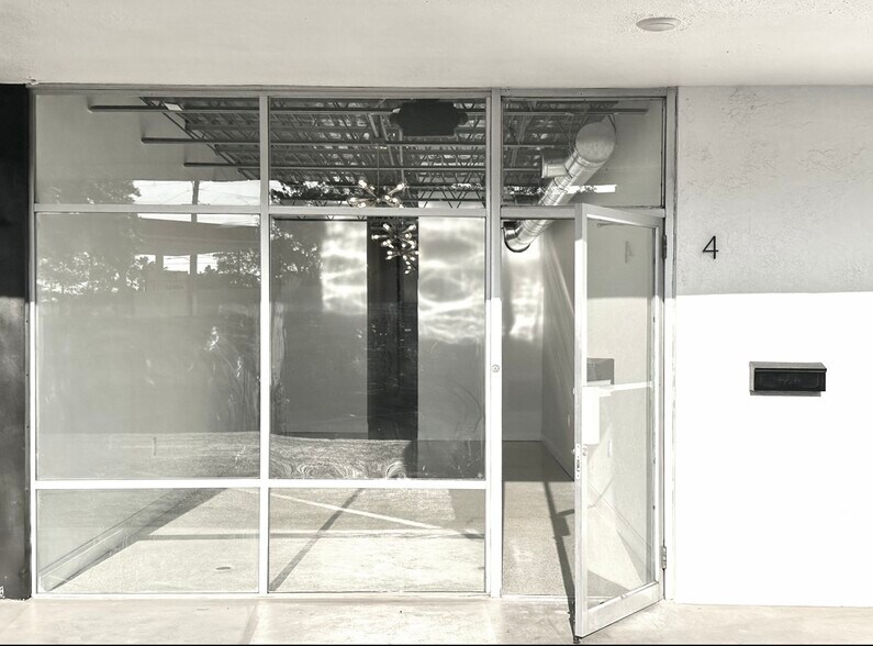 More Photos Of 1506 54th Ave N, Saint Petersburg Storefront Retail Office For Sale
